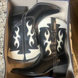 Black and White Western Cowboy Boots with Flame Design, Womens Size 9